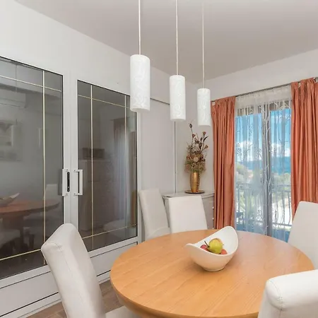 Daire Zara & Maris Gradac (Split-Dalmatia)