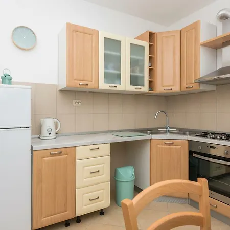 Zara & Maris Daire Gradac (Split-Dalmatia)